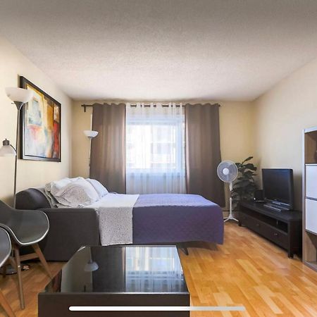 River Valley Minimalist Bachelor Suite Edmonton Exterior photo