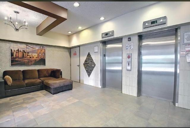 River Valley Minimalist Bachelor Suite Edmonton Exterior photo