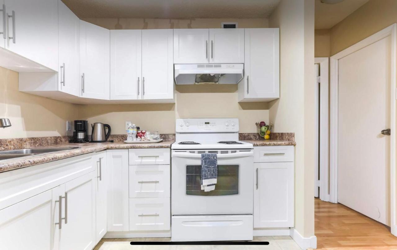 River Valley Minimalist Bachelor Suite Edmonton Exterior photo
