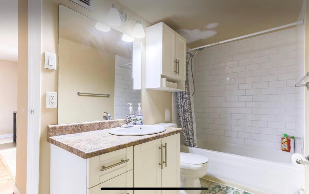 River Valley Minimalist Bachelor Suite Edmonton Exterior photo