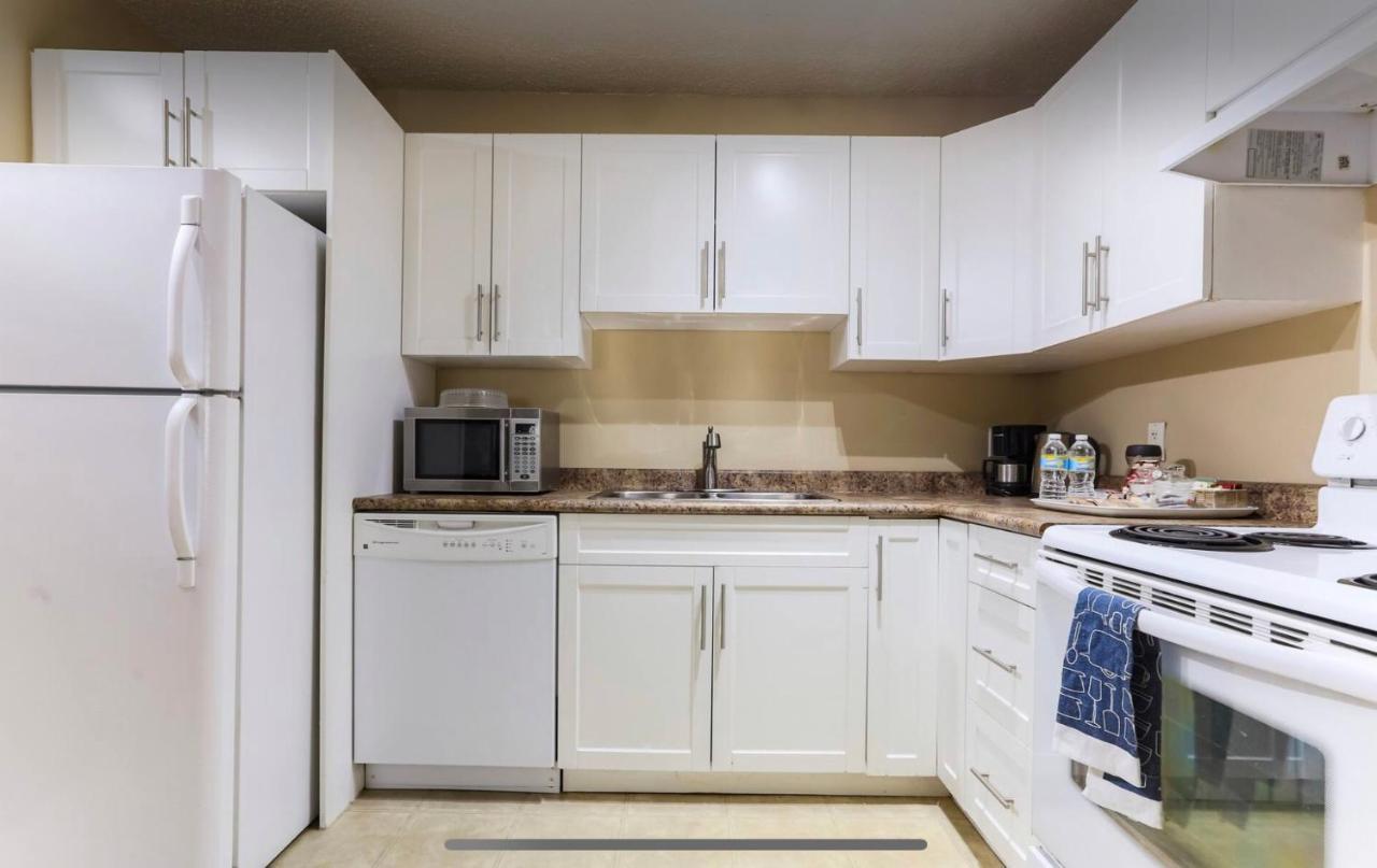River Valley Minimalist Bachelor Suite Edmonton Exterior photo